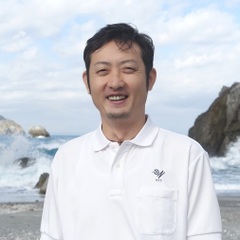 病院や医療施設だけでなく、活躍の幅を広げていって欲しい。海外での活動を経て、新島村で働く理学療法士。