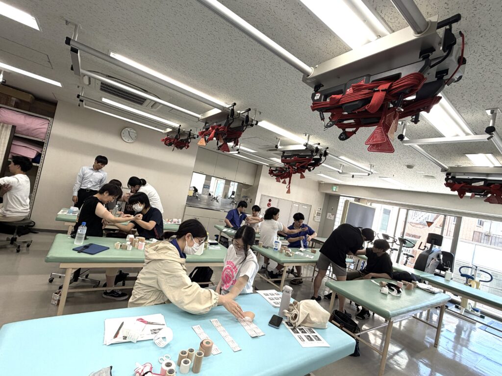 テーピング実技授業
